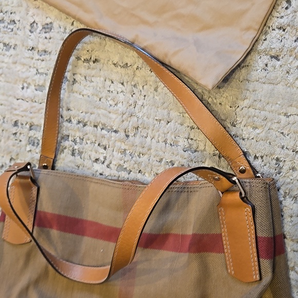 Burberry Women's Medium Maidstone Tote - Picture 11 of 12